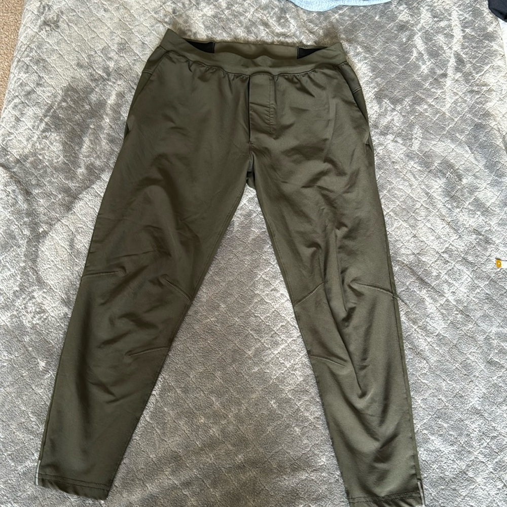 Lululemon HEMMED In Mind Pant Size Small